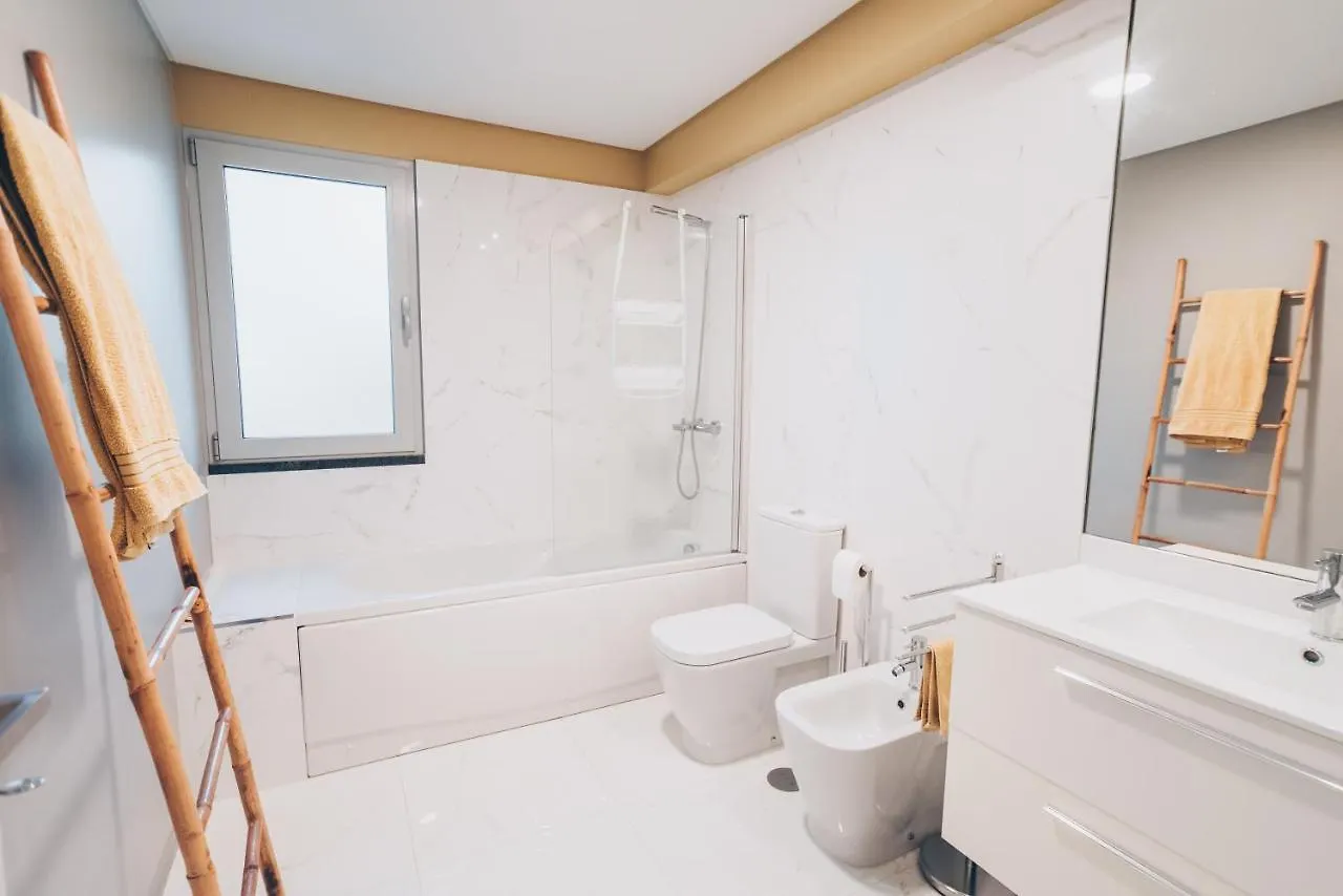 Elephant 2Br Apartment With Terrace, Side Sea View And Pool Access Funchal  0*, Funchal (Madeira)