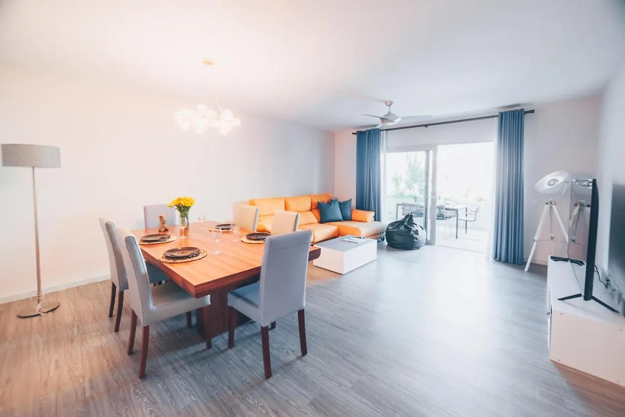 Elephant 2Br Apartment With Terrace, Side Sea View And Pool Access Funchal  Funchal (Madeira)