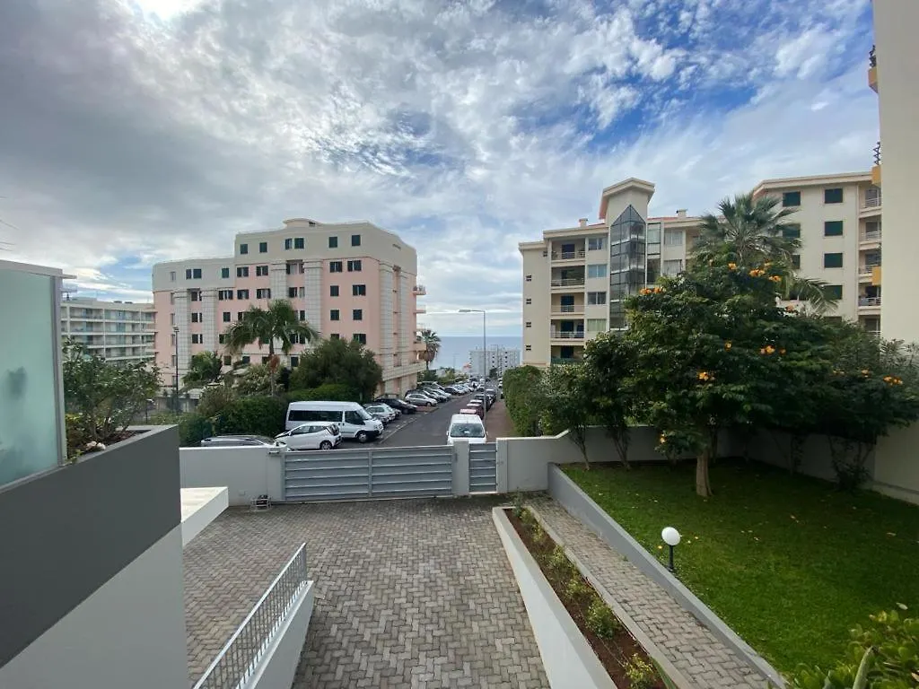 Elephant 2Br Apartment With Terrace, Side Sea View And Pool Access Funchal