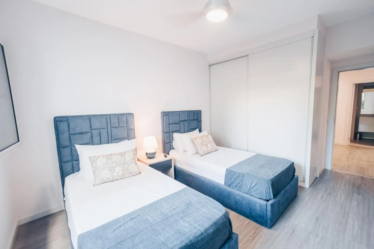Elephant 2Br Apartment With Terrace, Side Sea View And Pool Access Funchal  Funchal (Madeira)
